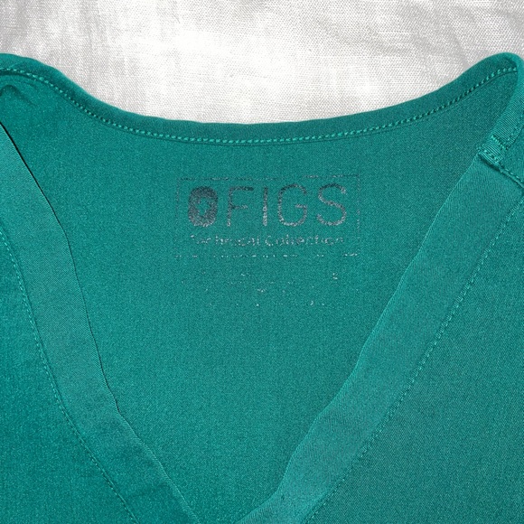 FIGS Catarina Hunter Green Scrub Top - Picture 4 of 4
